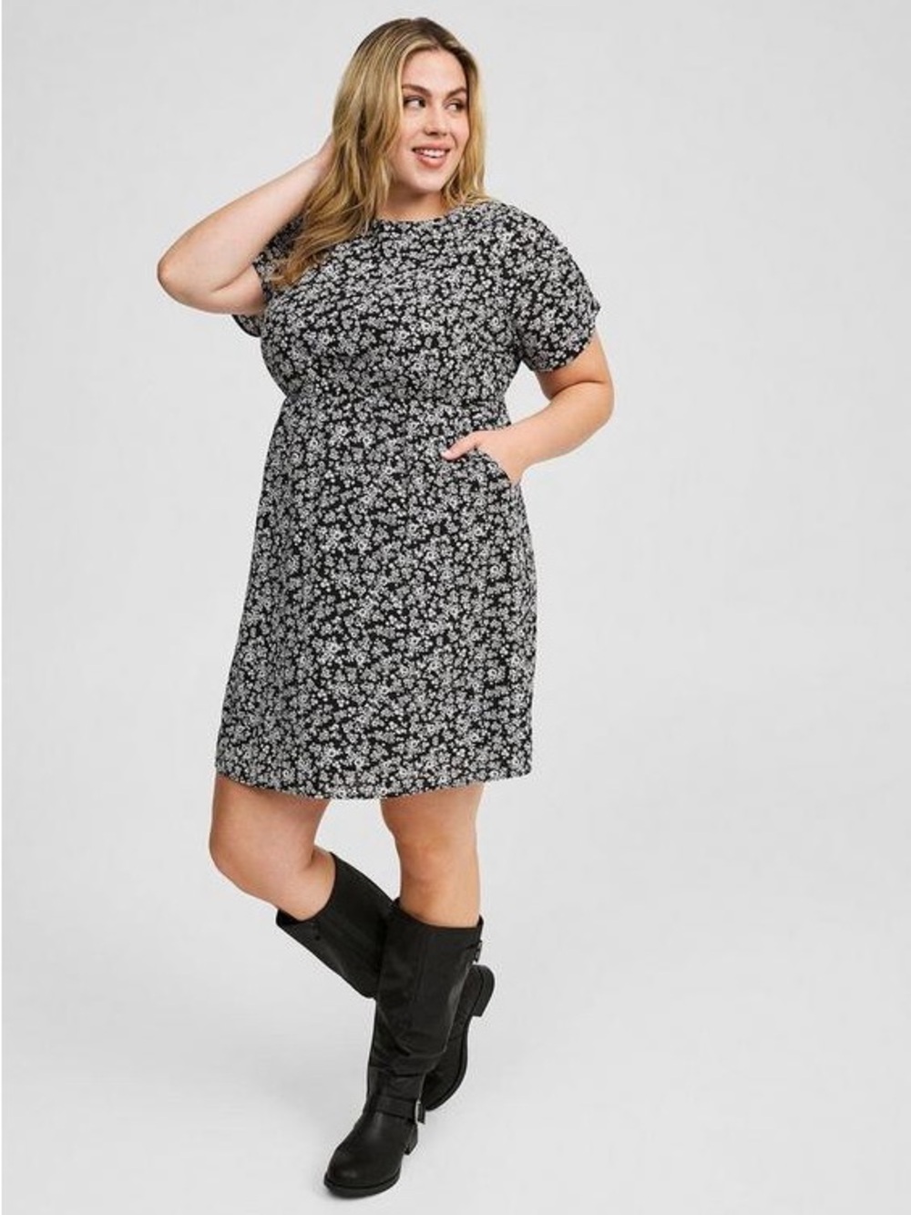 NWT Torrid Black and White Ditsy Floral Mini Open Back Detail Dress, Size 2x